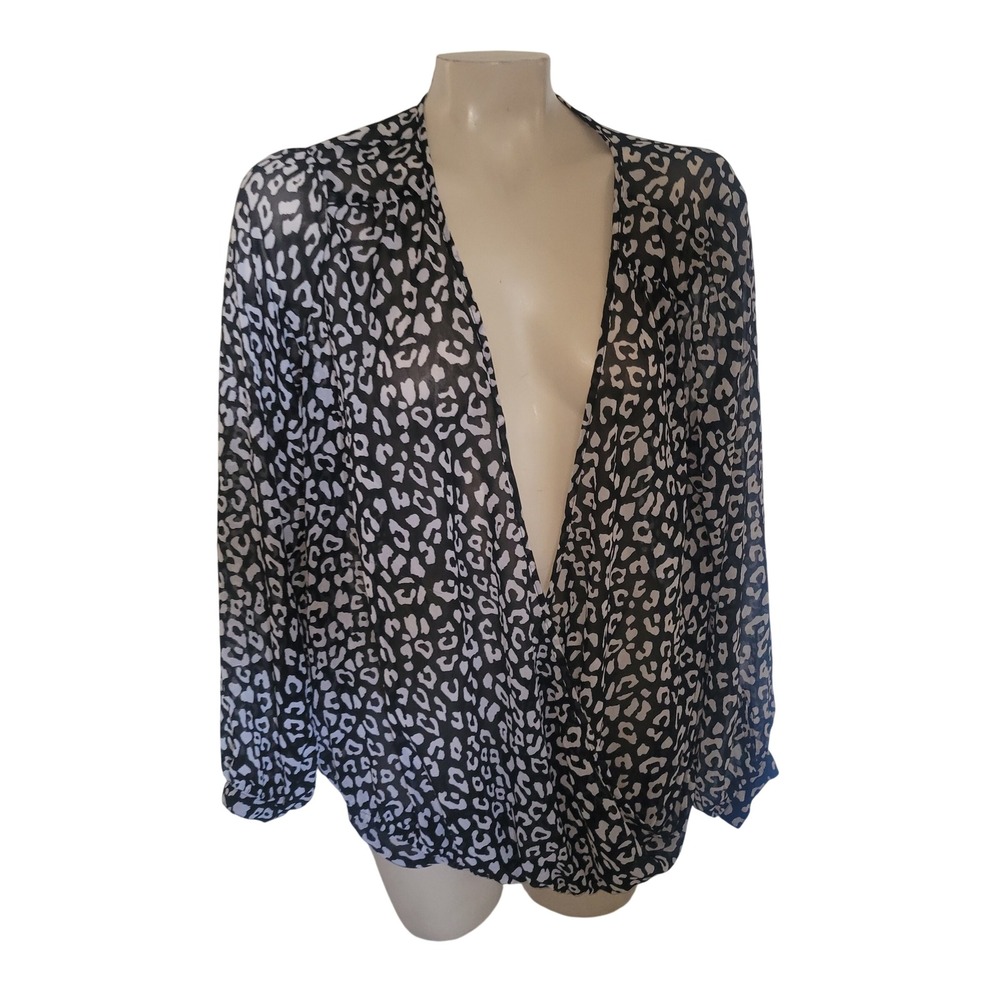 TORRID geometric Sheer wrap front Kimono blouse Black White XL sexy formal party